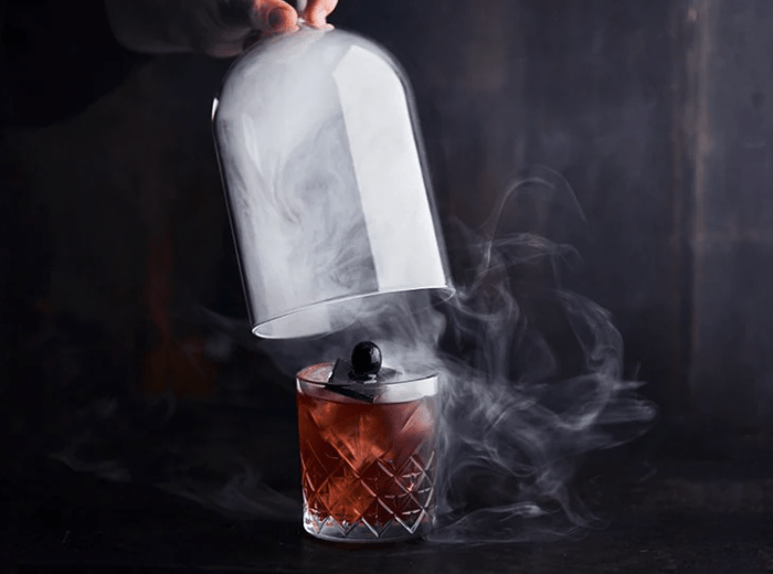 P&O Iona Emerald Bar.png